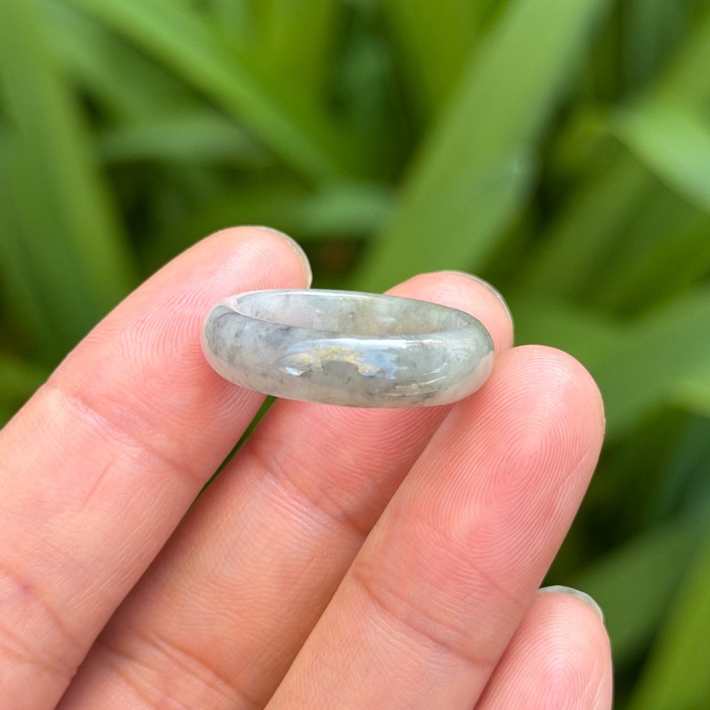 Size 9 gray jade band ring 0783